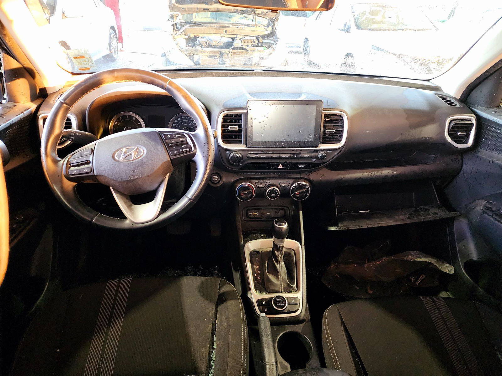 2022 HYUNDAI VENUE SEL — 51001 KM — Lot 12093085 — Souq - Marhaba Auctions Used Cars - Image 7