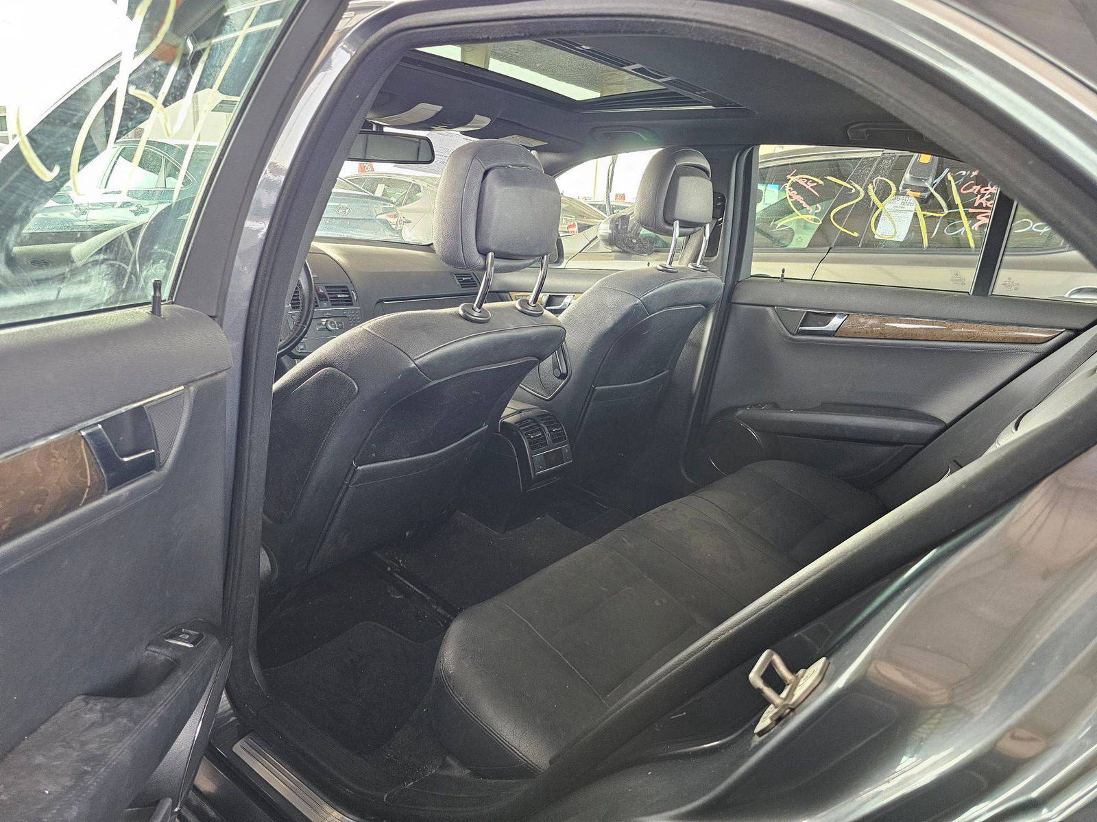 2009 MERCEDES BENZ C 350 — 207273 KM — Lot 40014852 — Souq - Marhaba Auctions Used Cars - Image 6