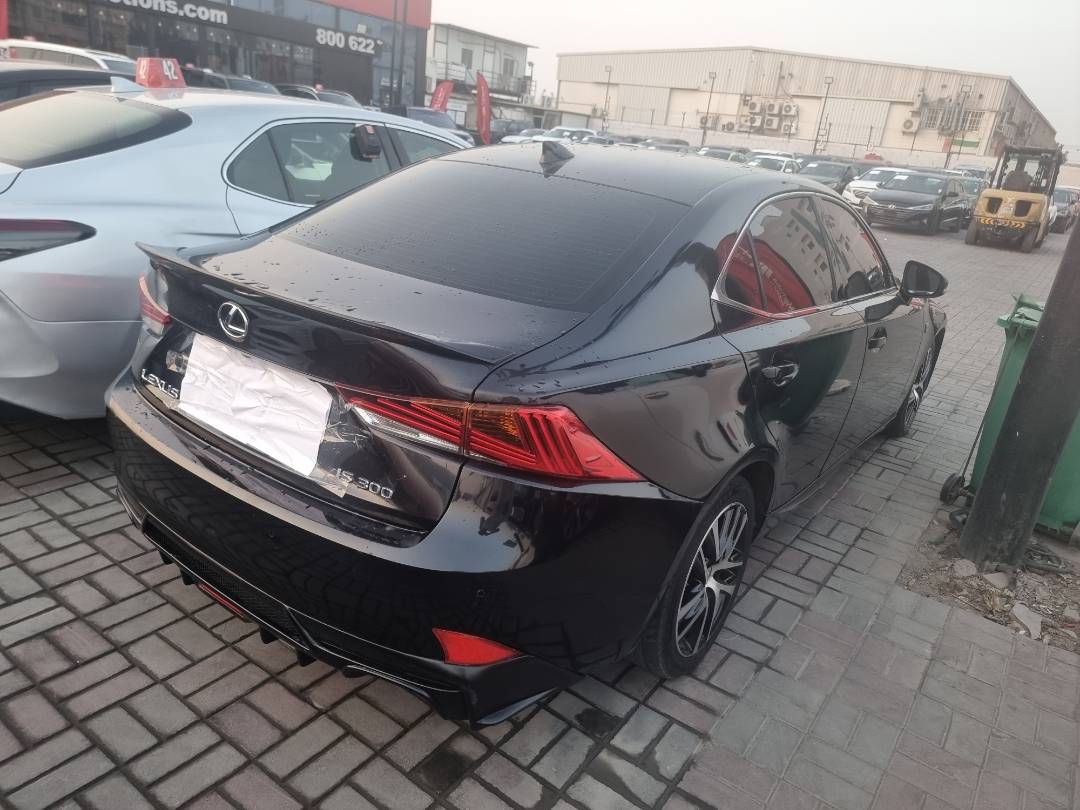 2020 LEXUS IS 300 — 118960 KM — Lot 5108510 — Ind. 12 - Marhaba Auctions Used Cars - Image 5