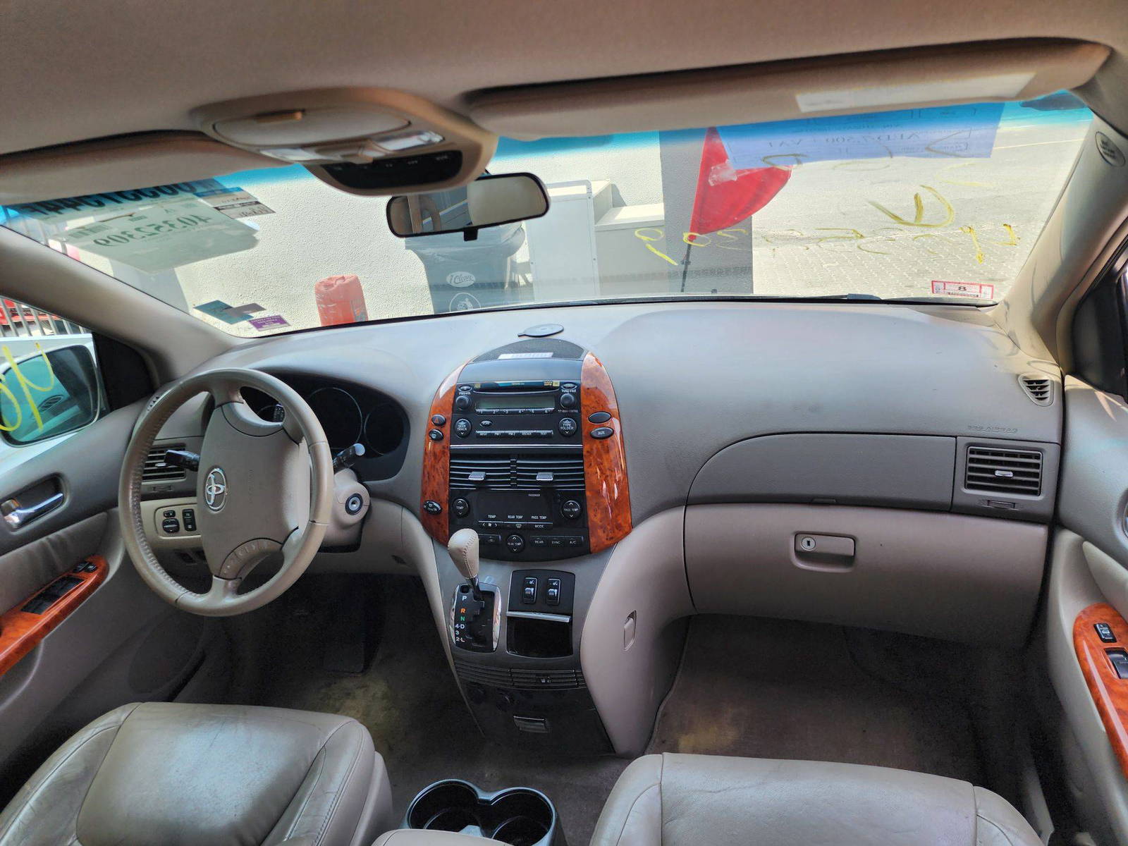 2006 TOYOTA SIENNA — 154237 Miles — Lot 21306 — Al Quoz - Marhaba Auctions Used Cars - Image 8