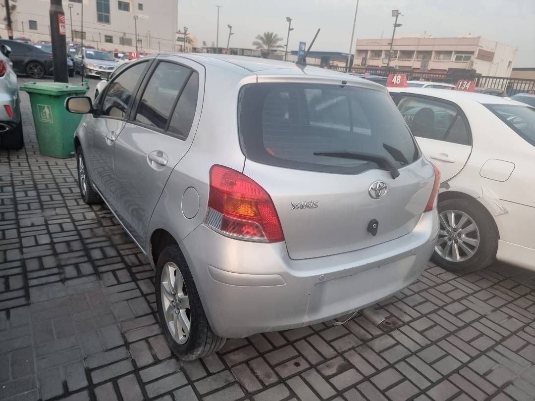 Toyota Yaris 2013 view 2