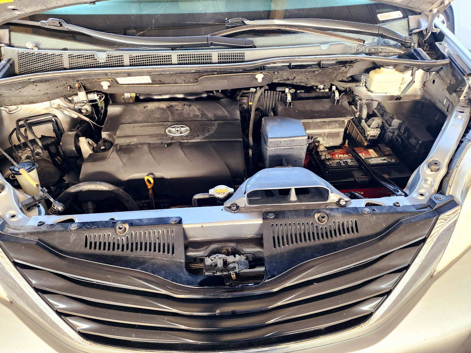 2011 TOYOTA SIENNA — 190421 Miles — Lot 56614904 — Souq - Marhaba Auctions Used Cars - Image 12