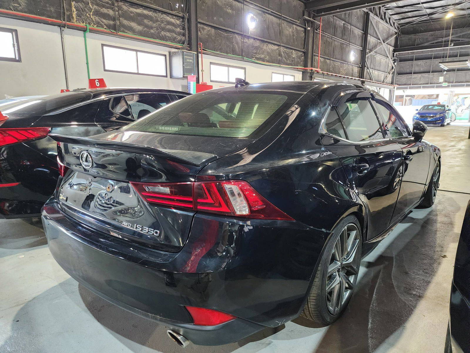 2014 LEXUS IS-350 — 183765 Miles — Lot 6E5004904 — Souq - Marhaba Auctions Used Cars - Image 4