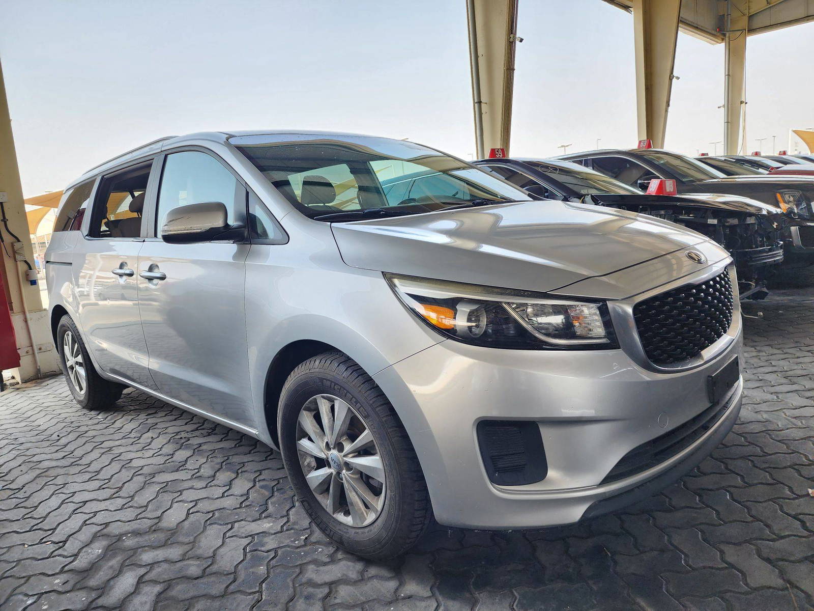 2015 KIA SEDONA — 153048 Miles — Lot 50091384 — Souq - Marhaba Auctions Used Cars - Image 4