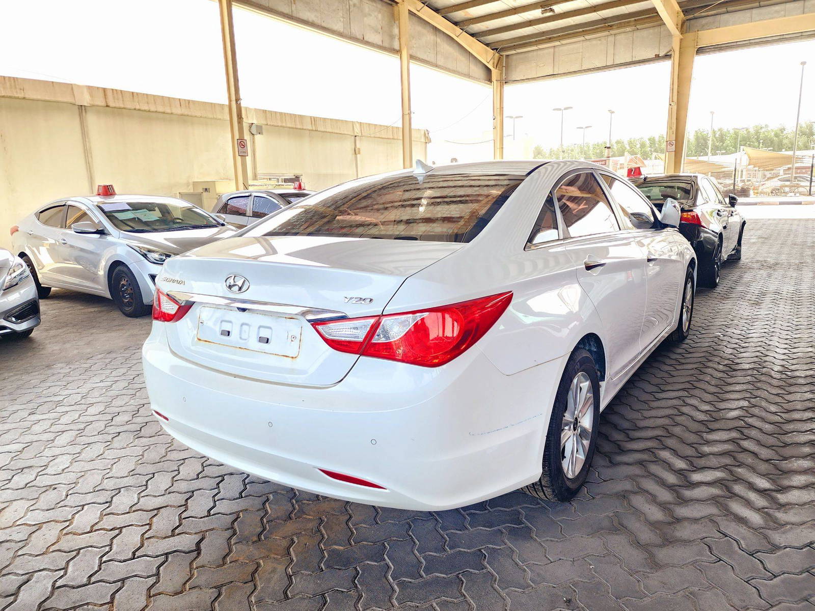 2010 HYUNDAI SONATA — 90930 KM — Lot 100255 — Souq - Marhaba Auctions Used Cars - Image 3