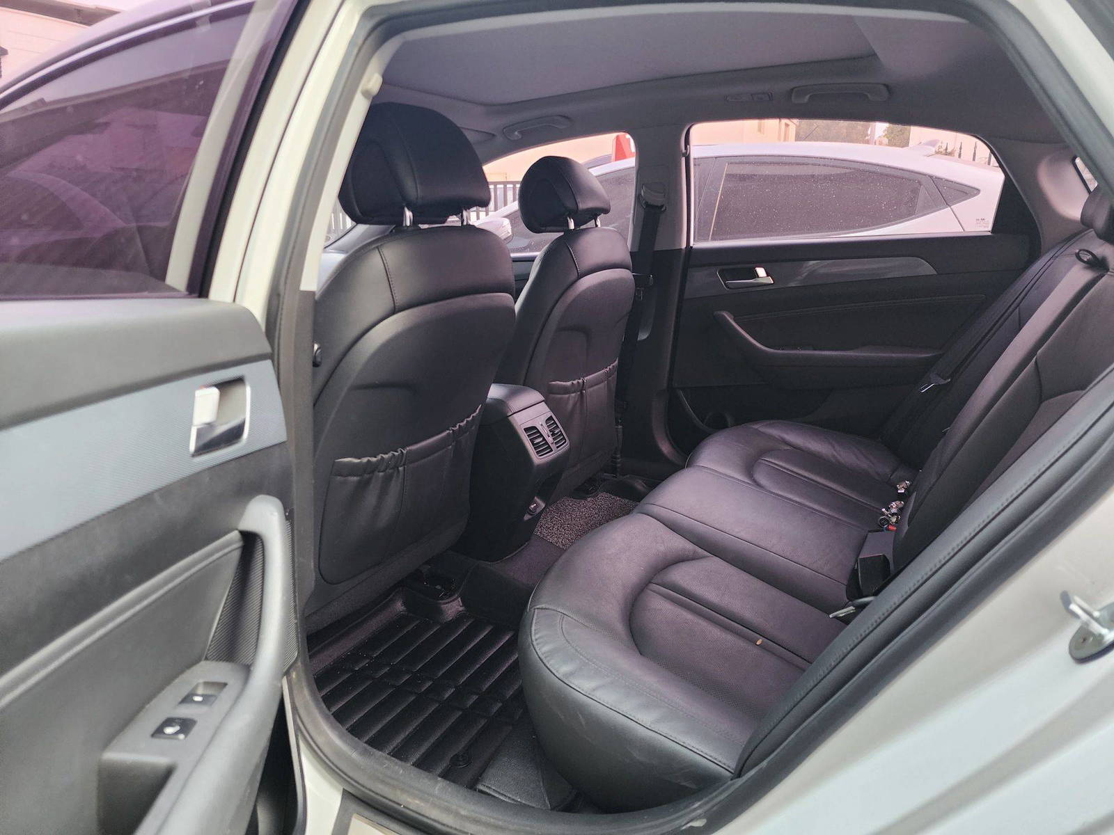 2015 HYUNDAI SONATA — 203085 KM — Lot 004006 — Souq - Marhaba Auctions Used Cars - Image 7