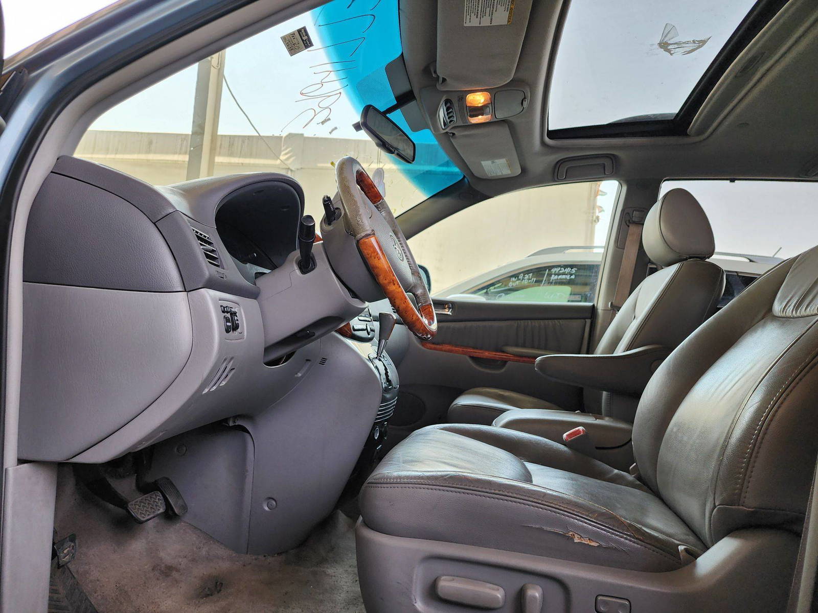 2009 TOYOTA SIENNA — 146148 Miles — Lot 39641773 — Souq - Marhaba Auctions Used Cars - Image 10