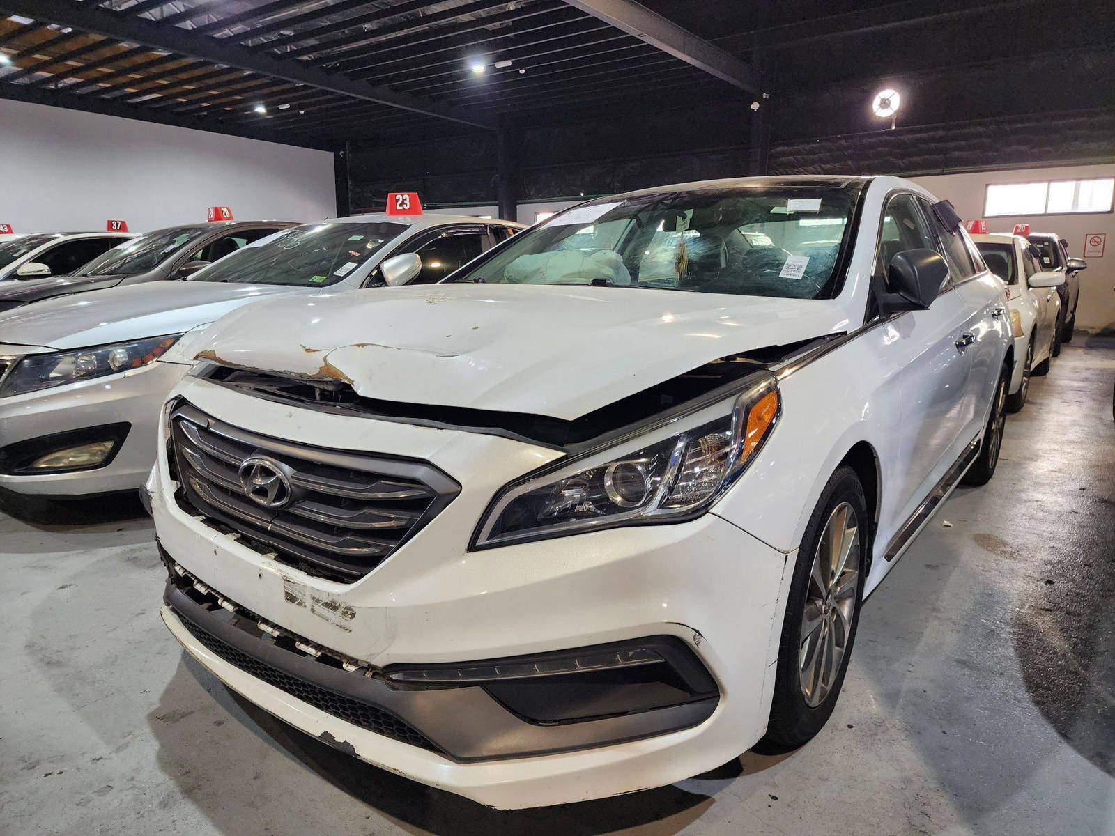 2015 HYUNDAI SONATA — 179781 KM — Lot 94829 — Al Quoz - Marhaba Auctions Used Cars - Image 4