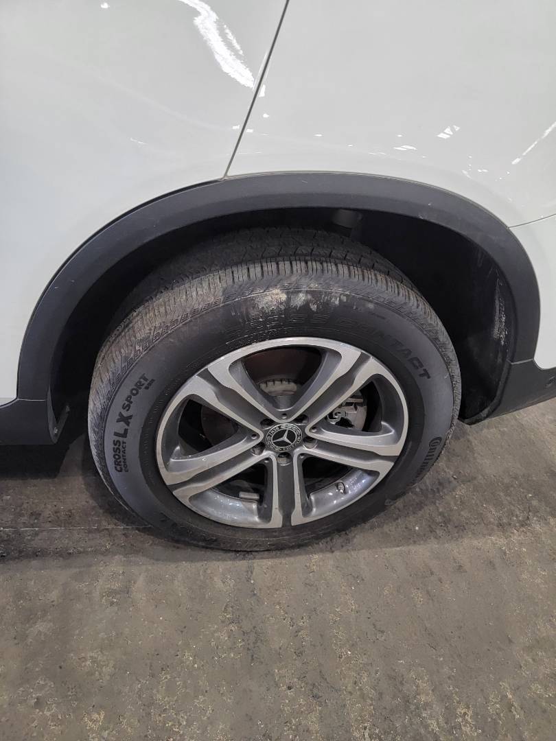 2018 MERCEDES BENZ GLC-300 — 96961 Miles — Lot JV050641 — Main - Marhaba Auctions Used Cars - Image 9