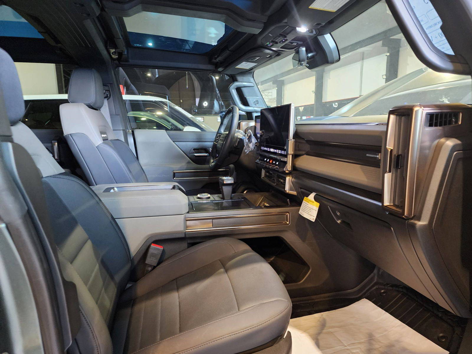 2024 GMC HUMMER EV SUV — 978 Miles — Lot 00514 — Main - Marhaba Auctions Used Cars - Image 9
