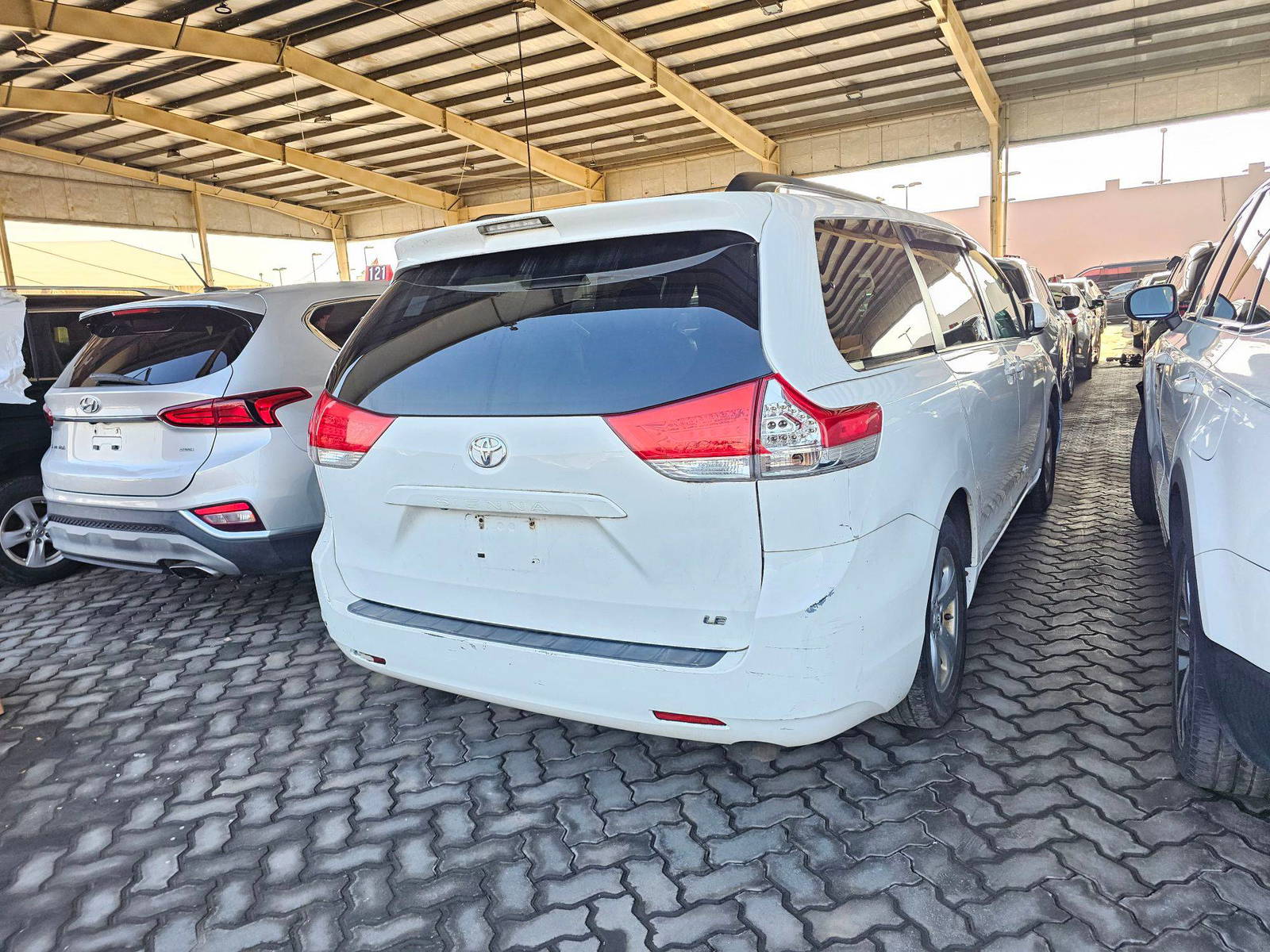2014 TOYOTA SIENNA — 208924 Miles — Lot 80550295 — Souq - Marhaba Auctions Used Cars - Image 4