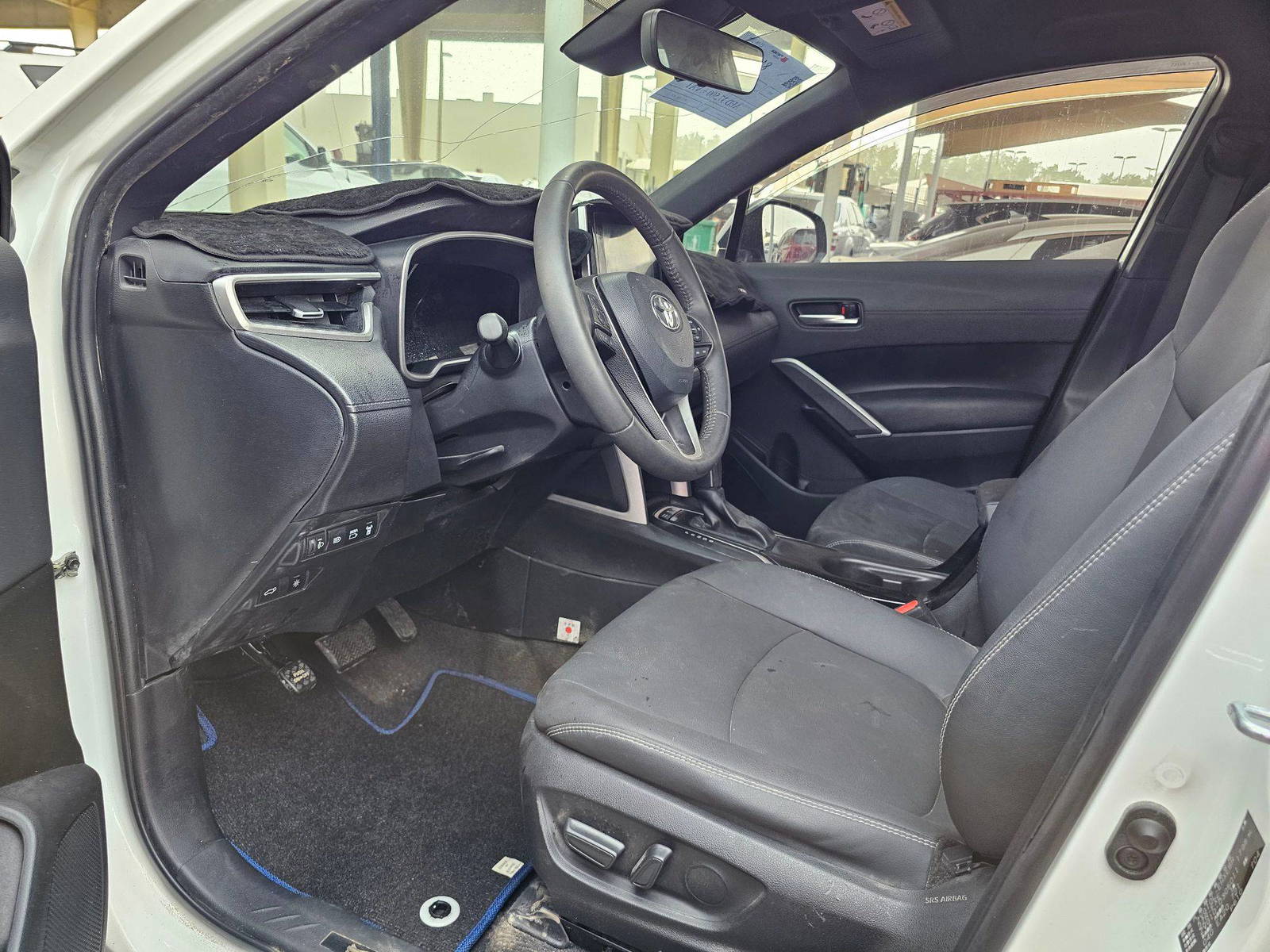 2021 TOYOTA COROLLA CROSS L — 58301 KM — Lot 5011 — Souq - Marhaba Auctions Used Cars - Image 8