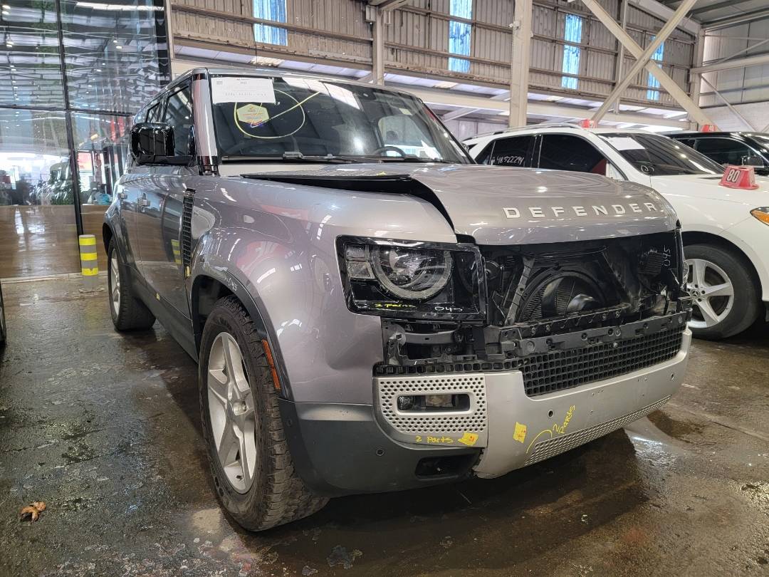 2020 LAND ROVER DEFENDER 110 SE — 31743 Miles — Lot 69217934 — Main - Marhaba Auctions Used Cars - Image 4