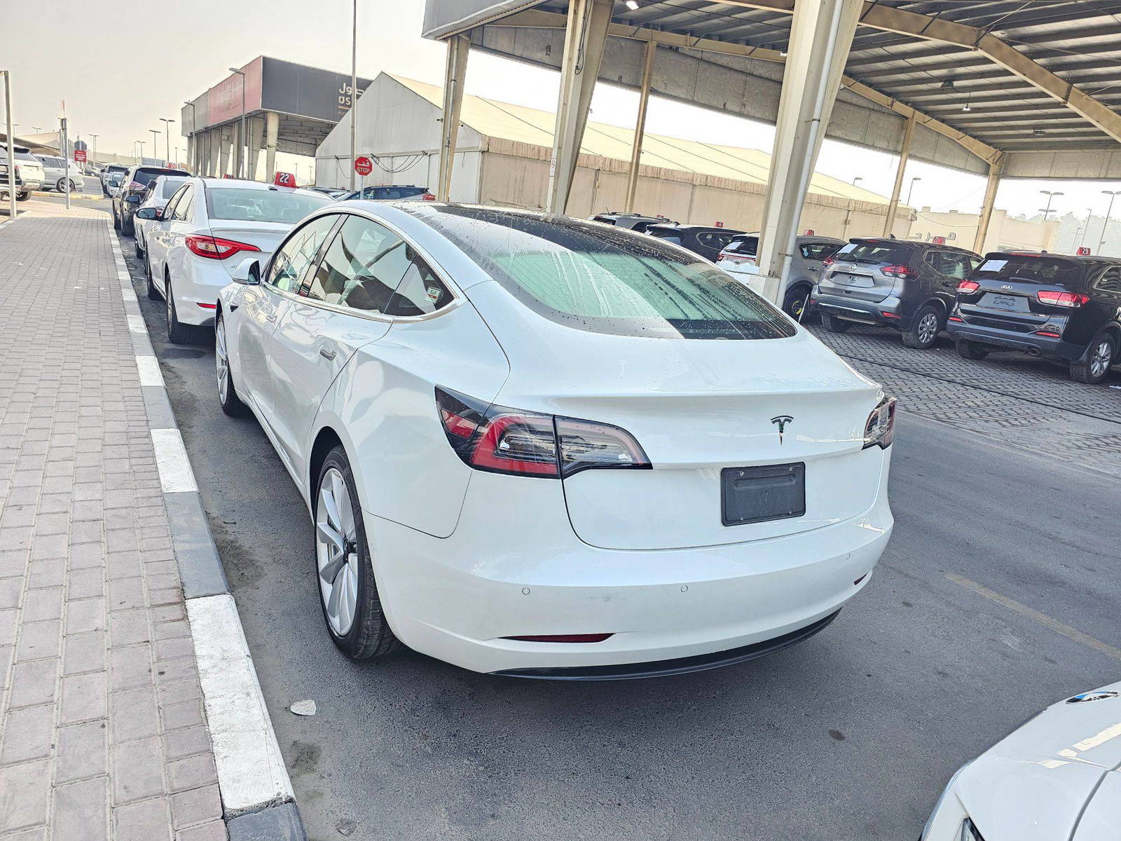 2020 TESLA MODEL 3 — 57338 KM — Lot LF614813 — Souq - Marhaba Auctions Used Cars - Image 3
