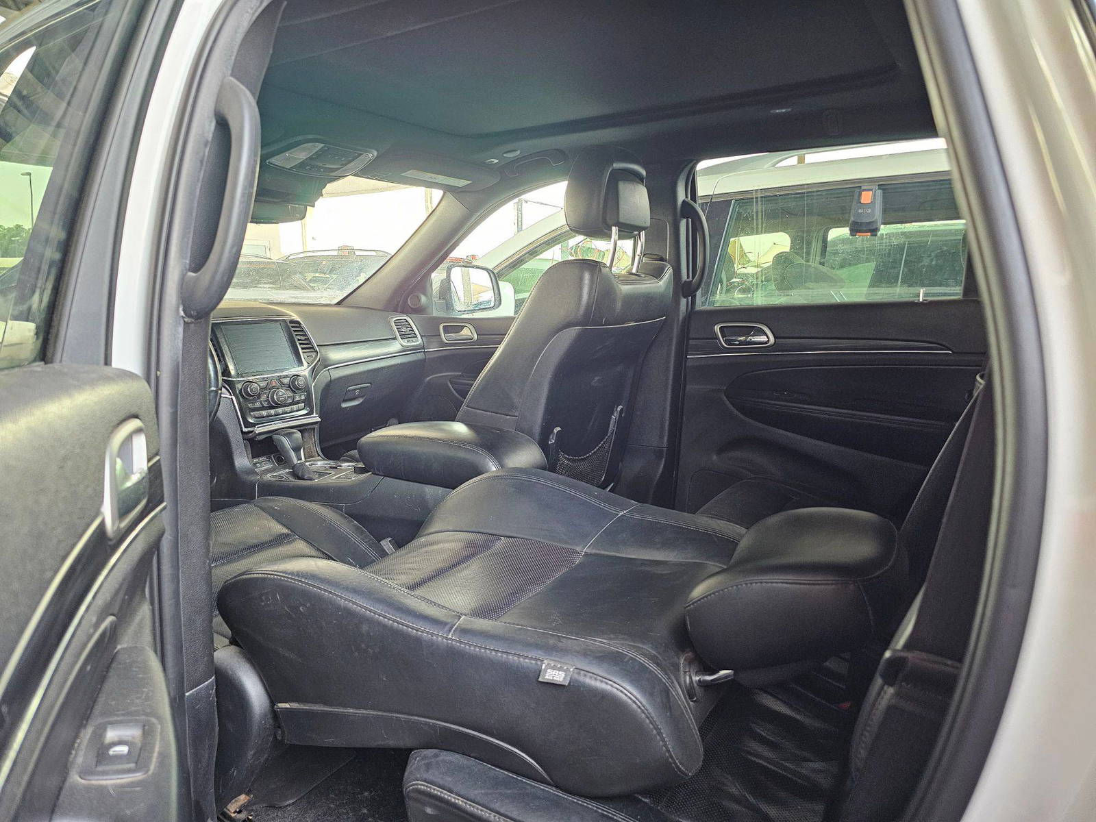 2019 JEEP Grand Cherokee — 132811 Miles — Lot C793586 — Souq - Marhaba Auctions Used Cars - Image 6