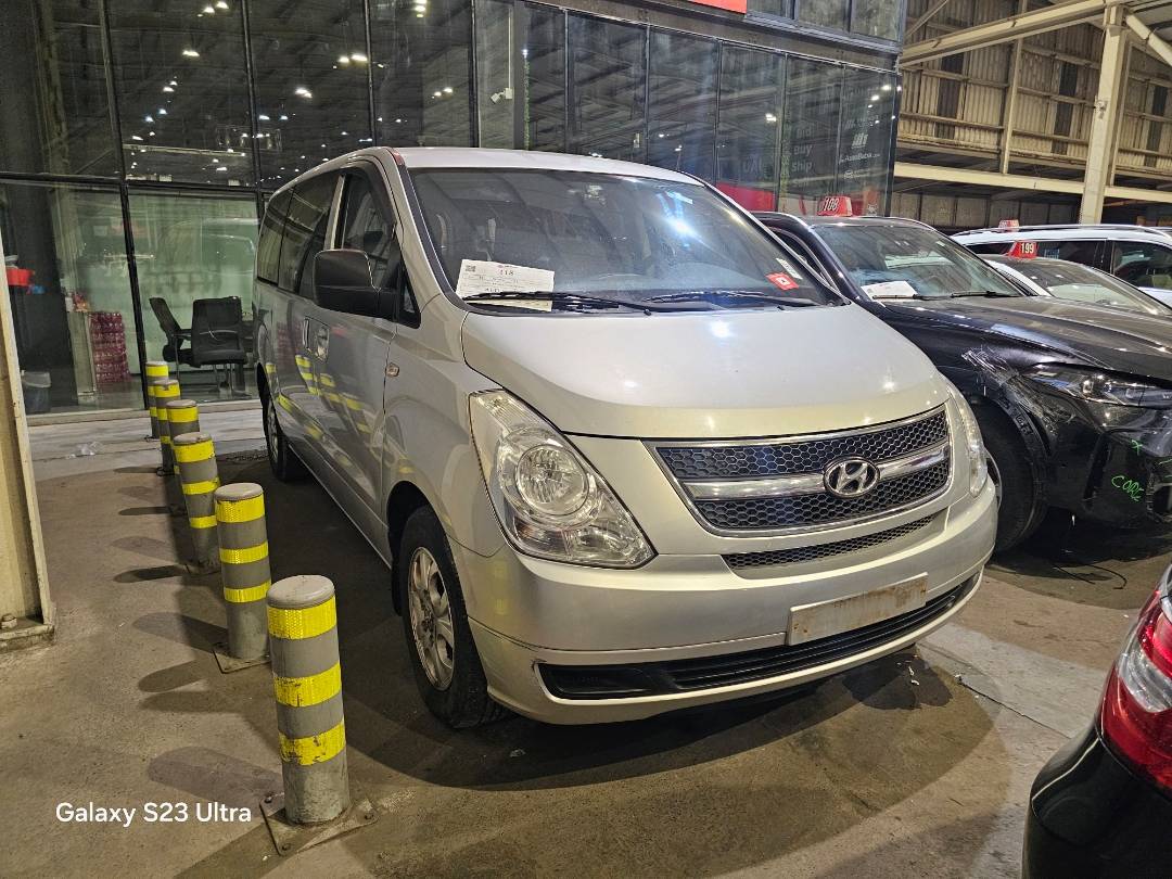 2010 HYUNDAI GRAND STAREX — 268788 KM — Lot 198016 — Main - Marhaba Auctions Used Cars - Image 3