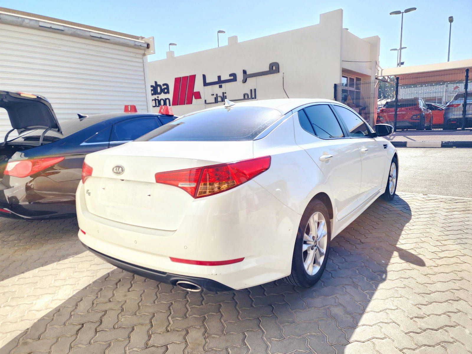 2011 KIA K5 — 97298 KM — Lot 100853 — Souq - Marhaba Auctions Used Cars - Image 4