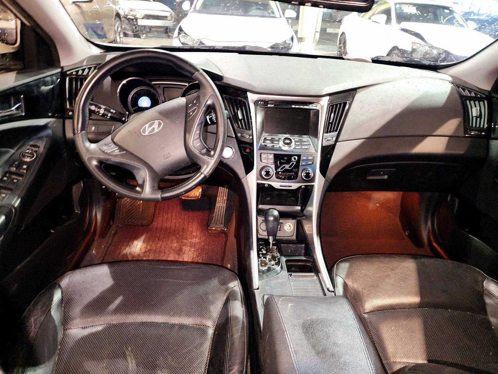 2010 HYUNDAI SONATA — 82468 KM — Lot 068810 — Souq - Marhaba Auctions Used Cars - Image 7
