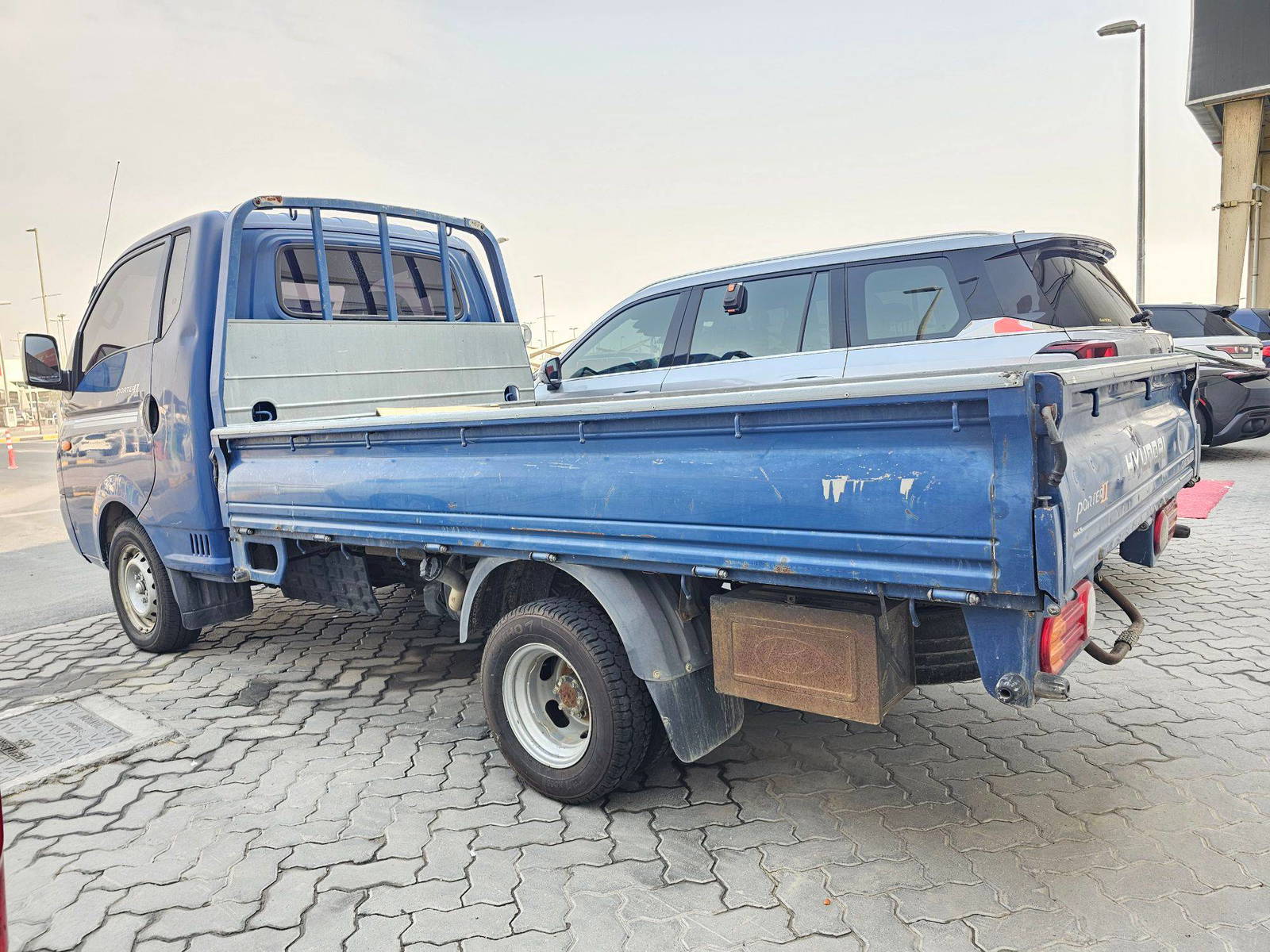 2011 HYUNDAI PORTER 2 — 85122 KM — Lot 737534 — Main - Marhaba Auctions Used Cars - Image 4