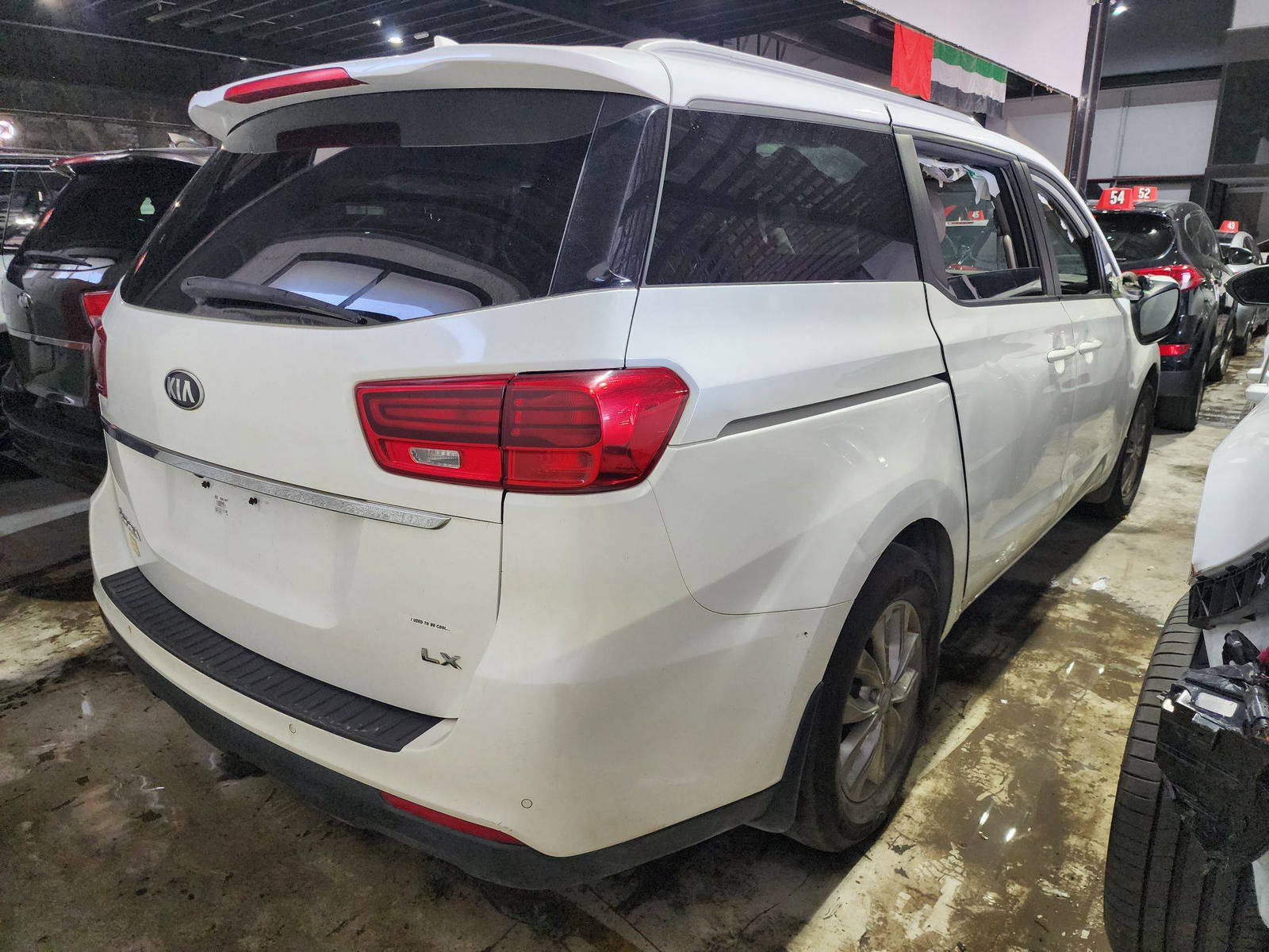 2019 KIA SEDONA — 192468 KM — Lot 12333642 — Main - Marhaba Auctions Used Cars - Image 6