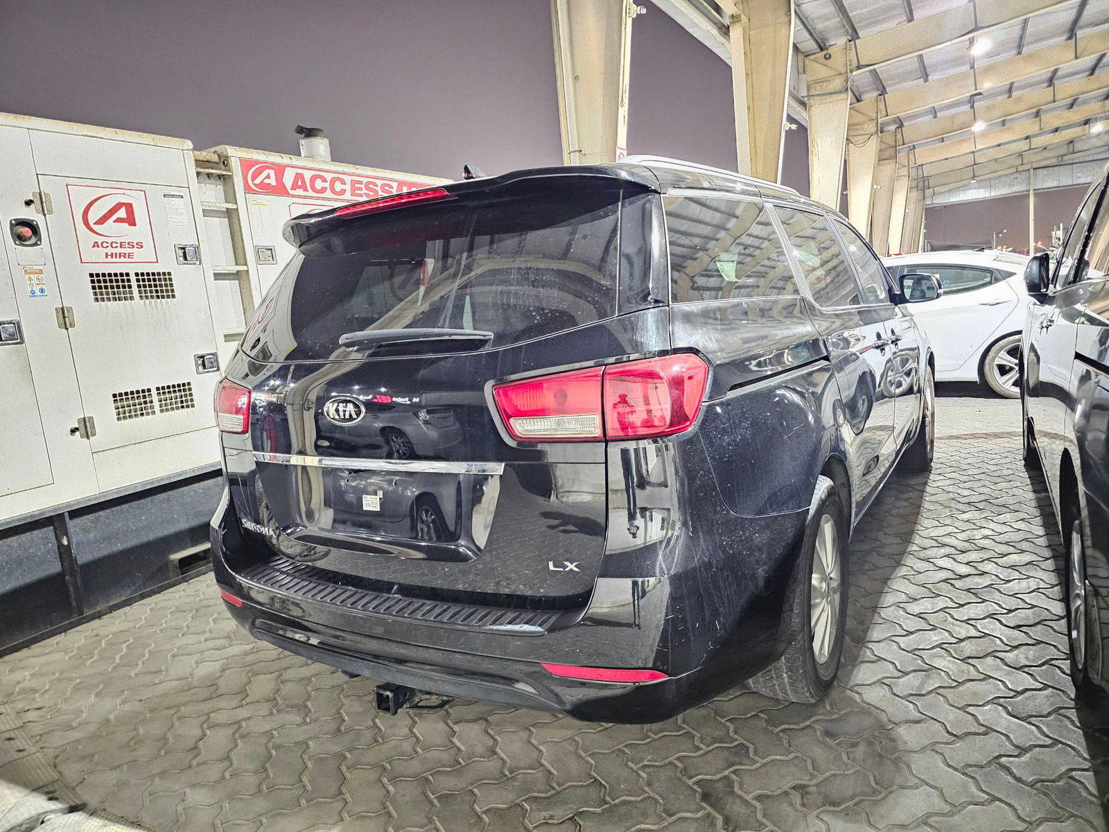 2015 KIA SEDONA — 153872 Miles — Lot 8F6059039 — Souq - Marhaba Auctions Used Cars - Image 4