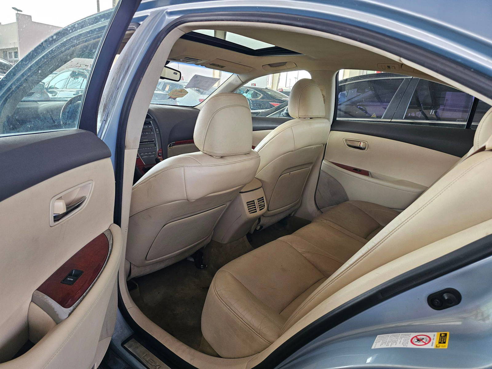 2010 LEXUS ES 350 — 201164 Miles — Lot A2347760 — Souq - Marhaba Auctions Used Cars - Image 6