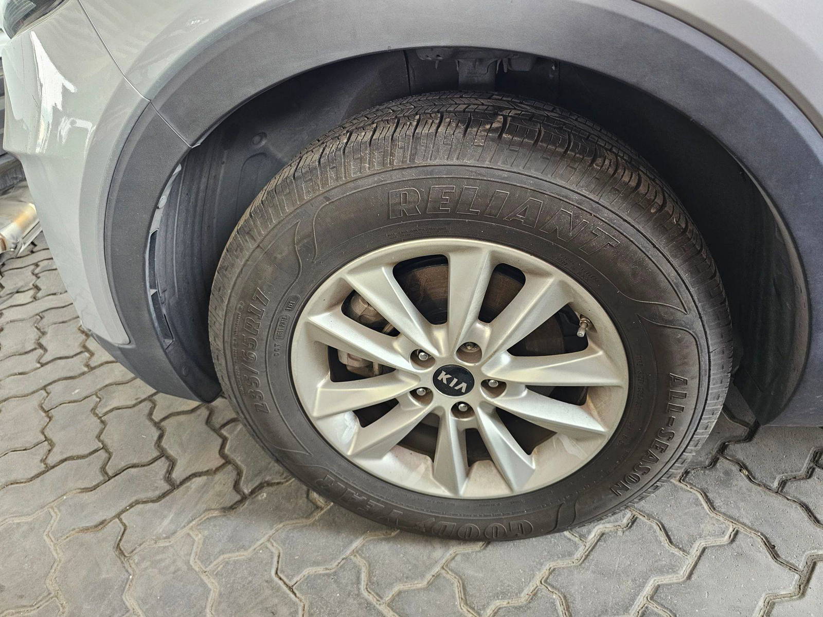 2019 KIA SORENTO — 102797 Miles — Lot 0KG575383 — Souq - Marhaba Auctions Used Cars - Image 10