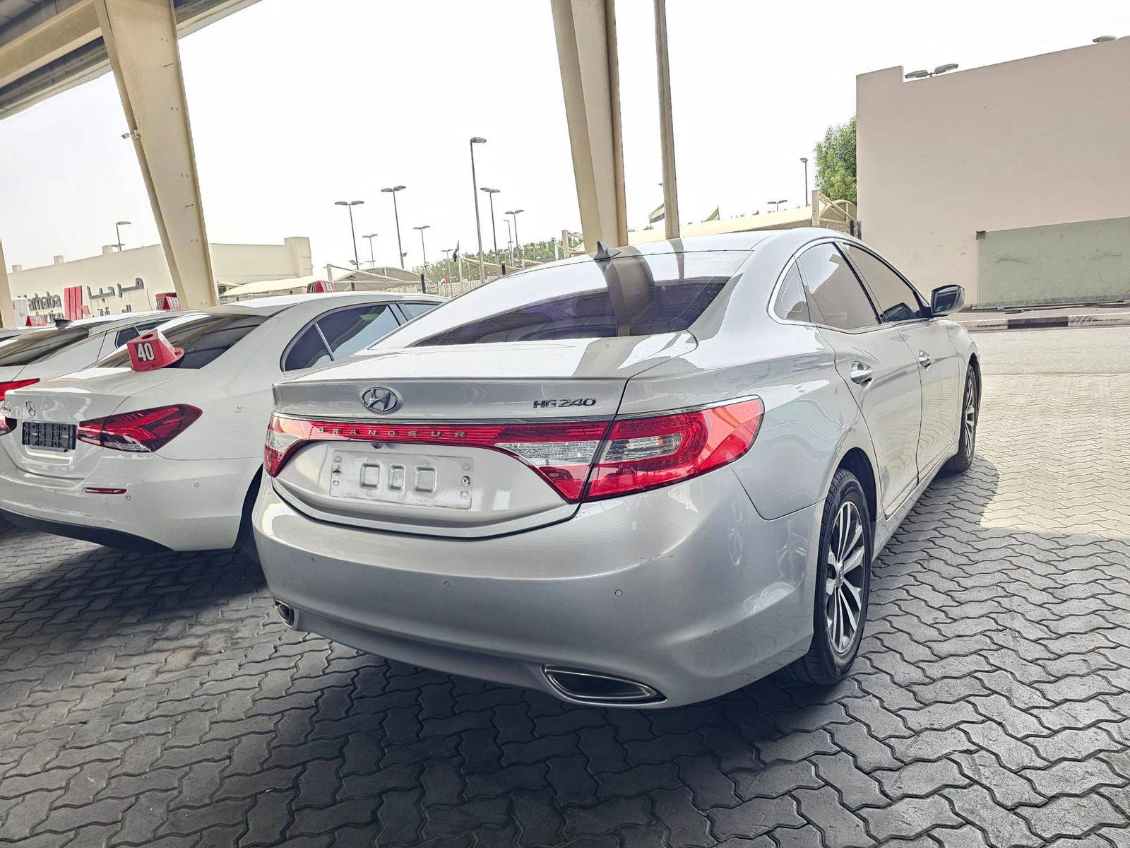 2012 HYUNDAI GRANDEUR — 139623 KM — Lot 129192 — Souq - Marhaba Auctions Used Cars - Image 3
