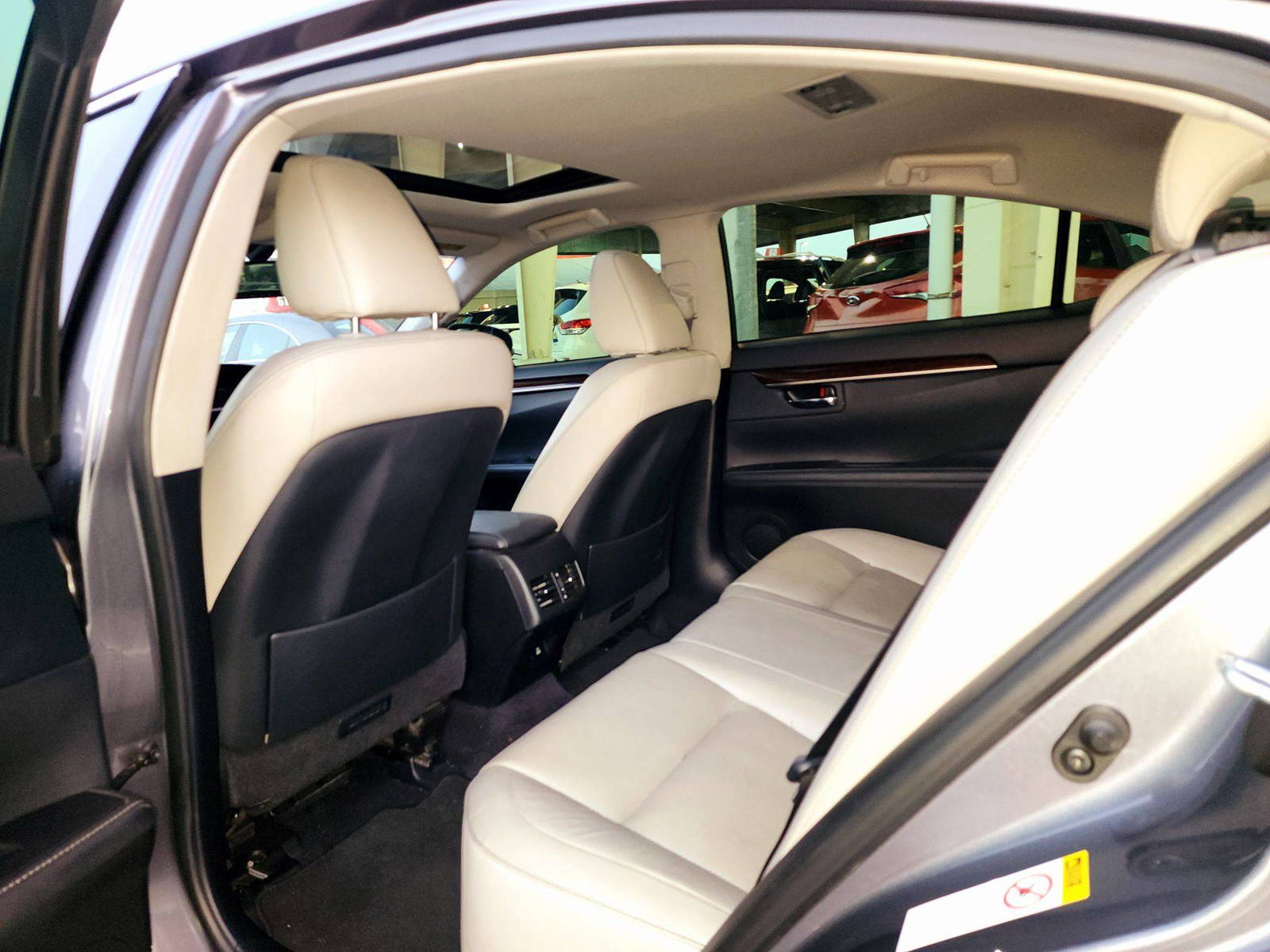2015 LEXUS ES 350 — 109398 Miles — Lot 1F2180564 — Souq - Marhaba Auctions Used Cars - Image 6