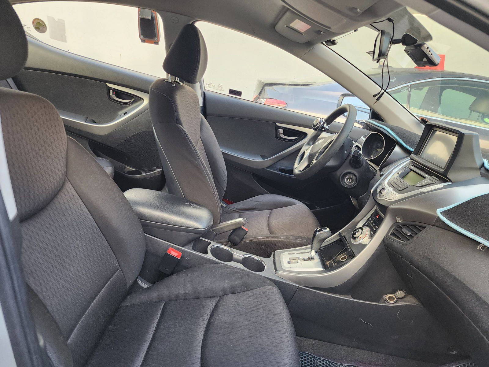 2011 HYUNDAI AVANTE — 167024 KM — Lot 35490 — Al Quoz - Marhaba Auctions Used Cars - Image 5
