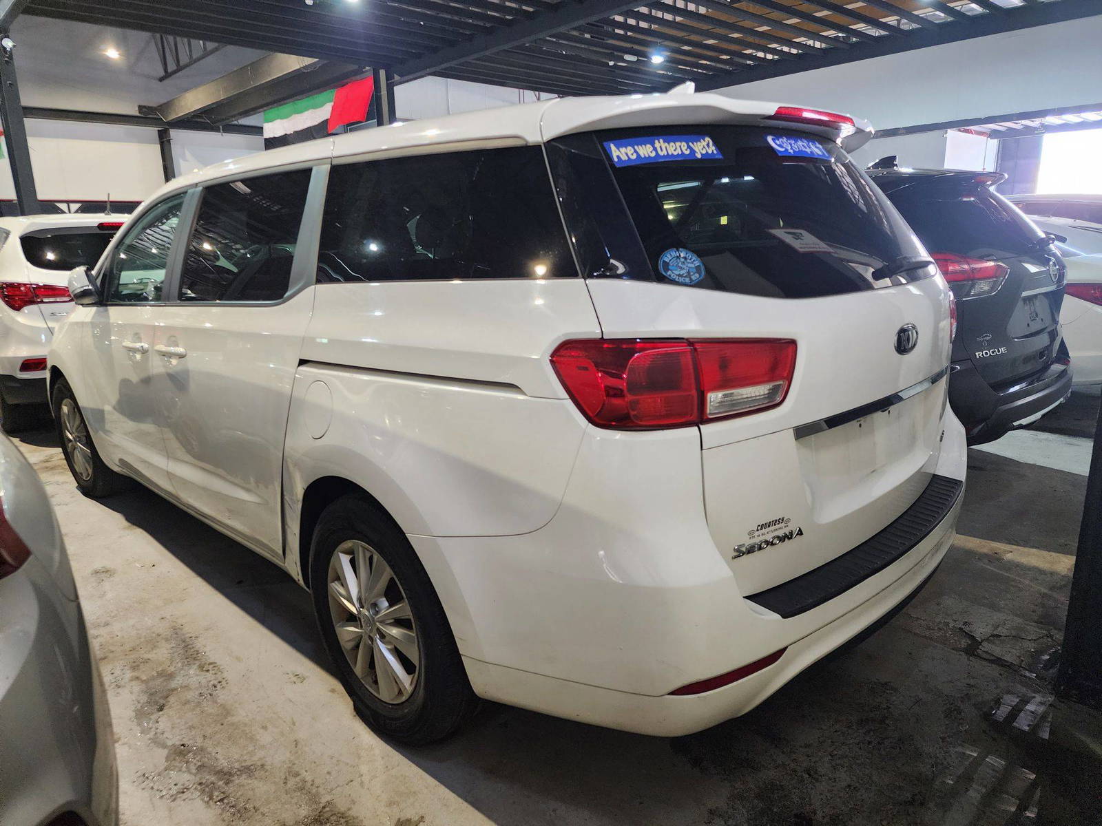 2017 KIA SEDONA — 126144 Miles — Lot 245707 — Al Quoz - Marhaba Auctions Used Cars - Image 5