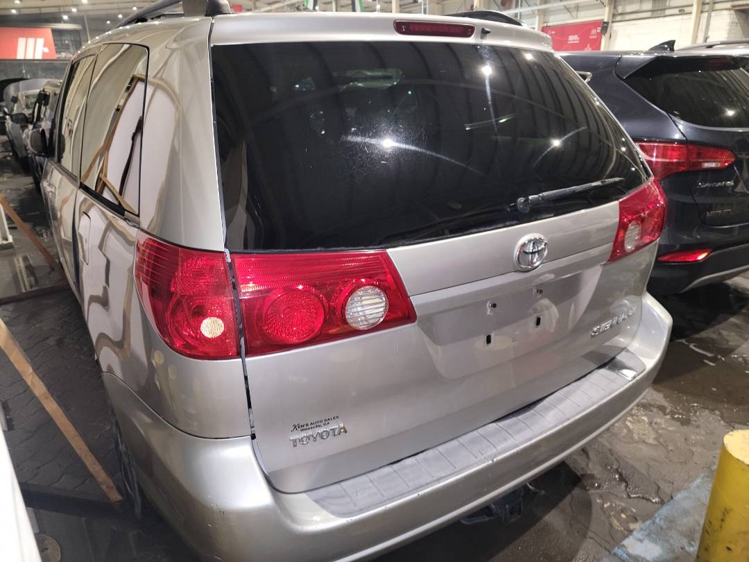 2008 TOYOTA SIENNA — 266950 Miles — Lot 55975033 - Marhaba Auctions Used Cars - Image 4