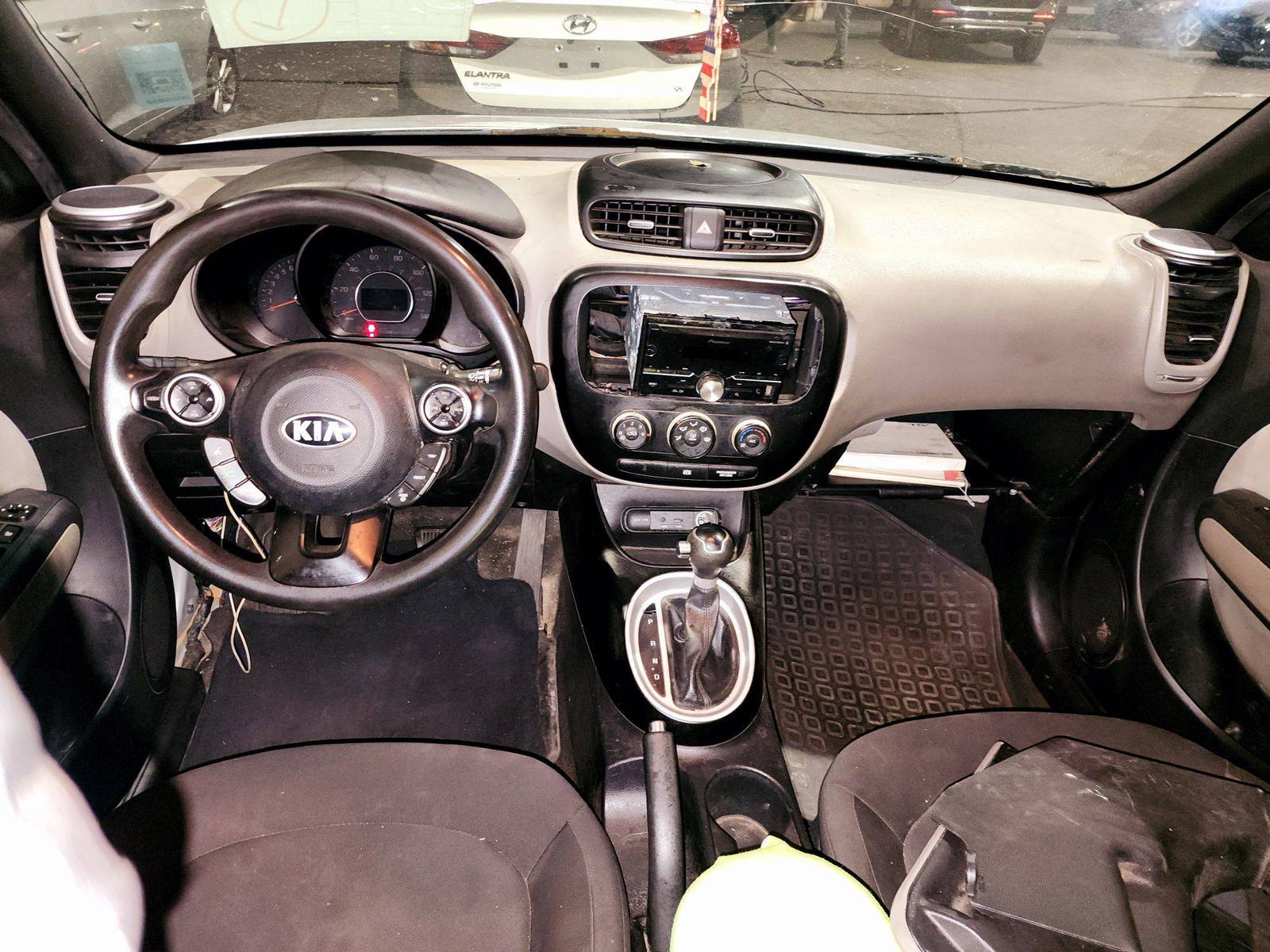 2015 KIA SOUL — 292282 Miles — Lot 2F7748198 — Souq - Marhaba Auctions Used Cars - Image 7