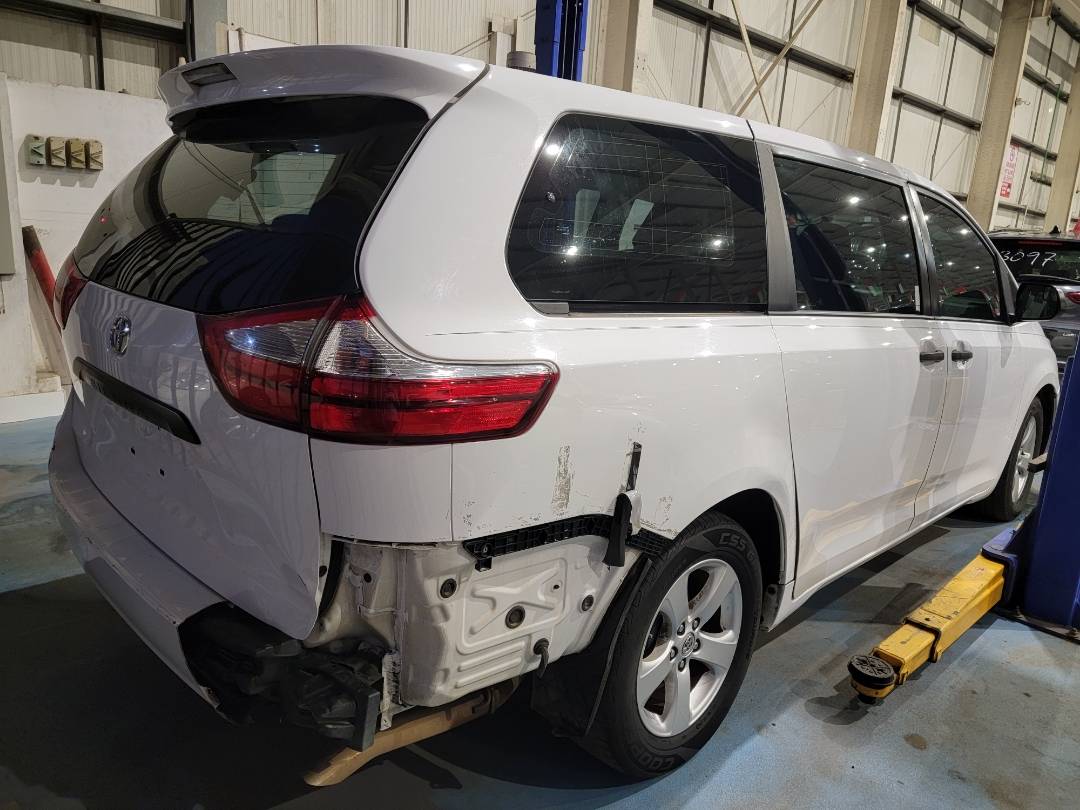 2016 TOYOTA SIENNA — 288141 Miles — Lot 743099 — Main - Marhaba Auctions Used Cars - Image 4