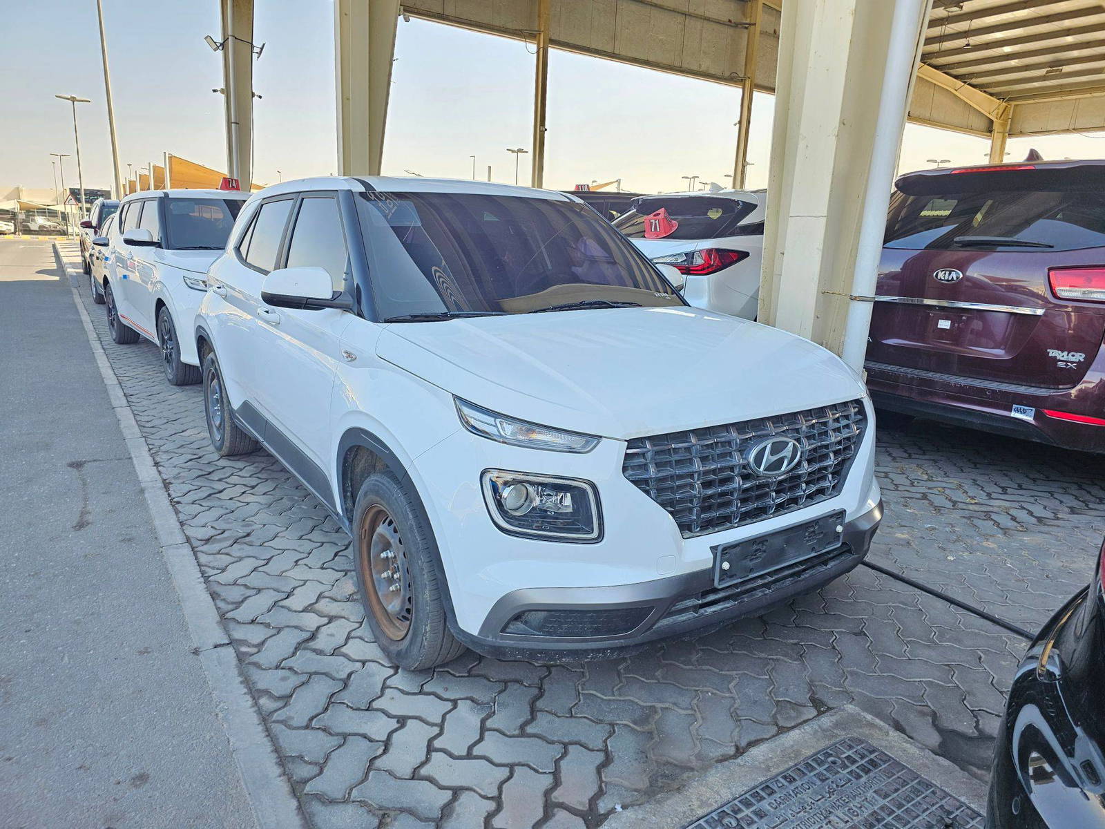 HYUNDAI VENUE SEL 2020 - Marhaba Auction Used Cars - Image 4