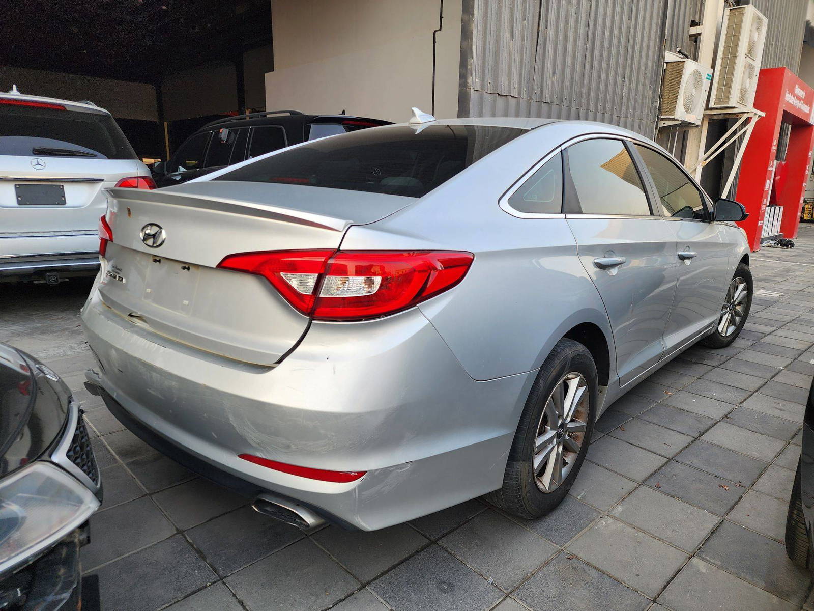 2016 HYUNDAI SONATA — 160315 Miles — Lot GH357739 — Al Quoz - Marhaba Auctions Used Cars - Image 5