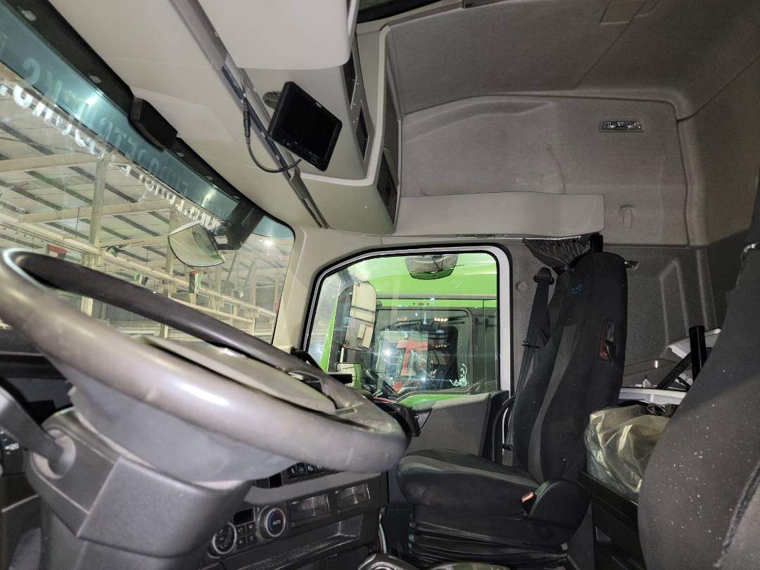 2015 VOLVO FH-Series — 1037135 KM — Lot B713500 — Main - Marhaba Auctions Used Cars - Image 8