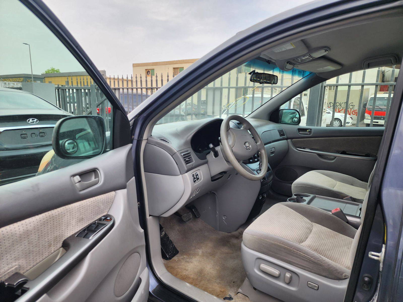 2010 TOYOTA SIENNA — 198987 Miles — Lot 302346 — Al Quoz - Marhaba Auctions Used Cars - Image 9