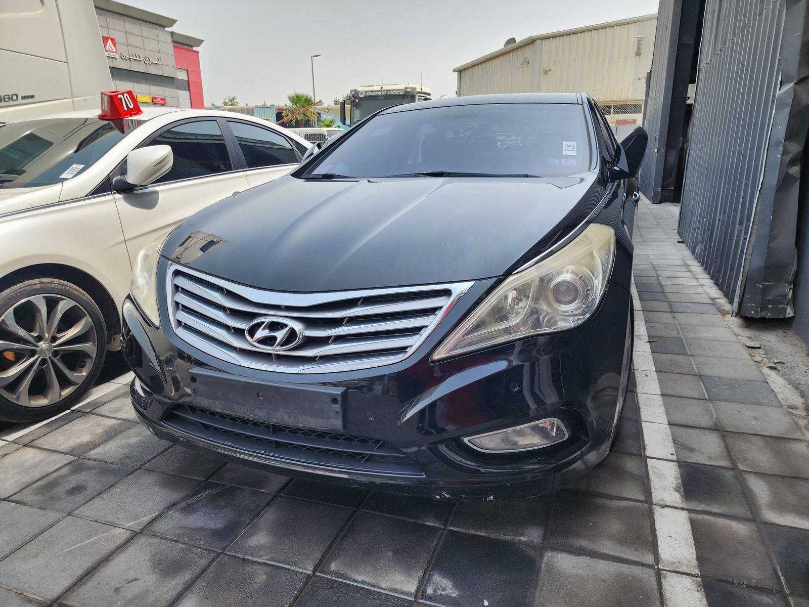 2011 HYUNDAI GRANDEUR — 198261 KM — Lot 012314 — Al Quoz - Marhaba Auctions Used Cars - Image 3
