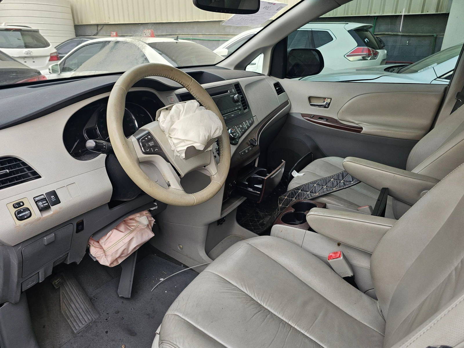 2011 TOYOTA SIENNA — 177886 Miles — Lot BS013650 — Main - Marhaba Auctions Used Cars - Image 8