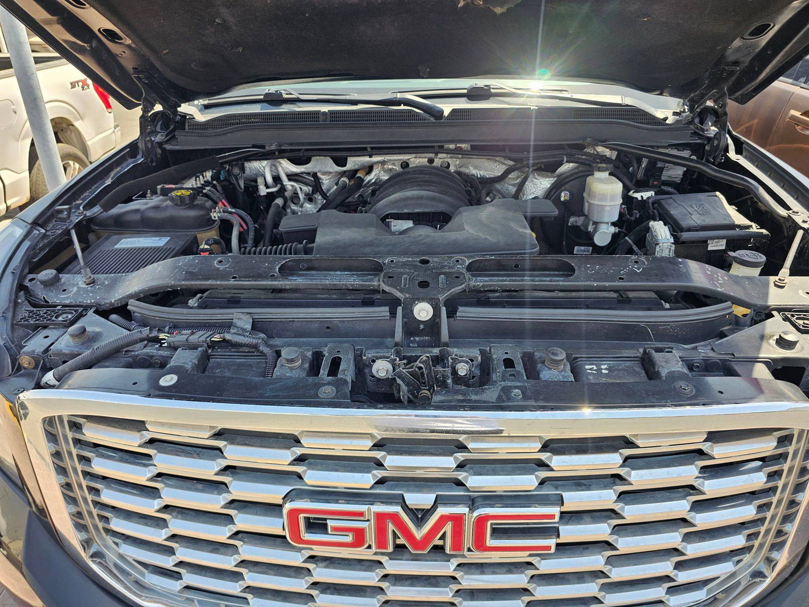 GMC YUKON DENALI 2018 - Marhaba Auction Used Cars - Image 14
