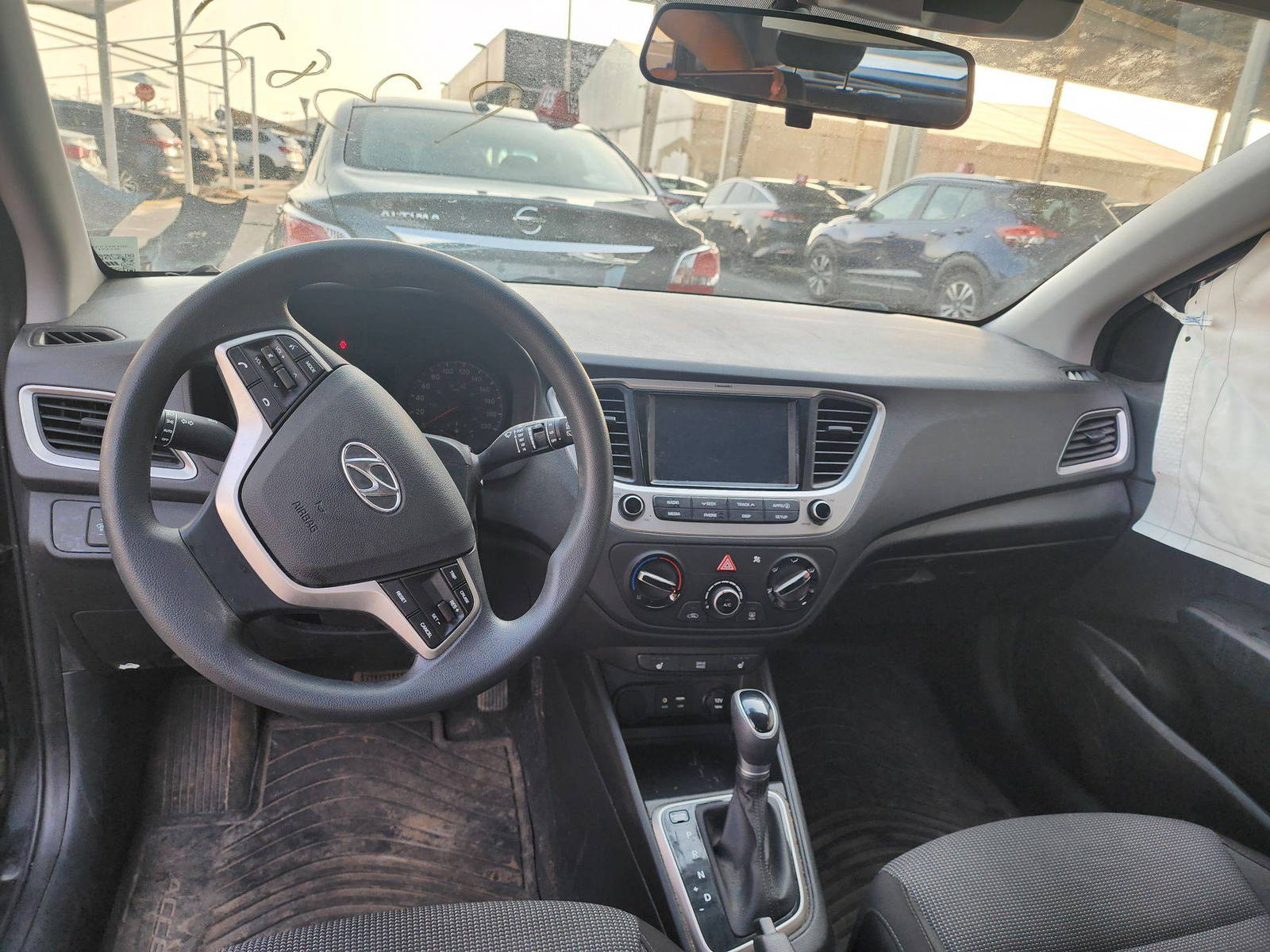 2019 HYUNDAI ACCENT — 91660 KM — Lot 049744 — Souq - Marhaba Auctions Used Cars - Image 7