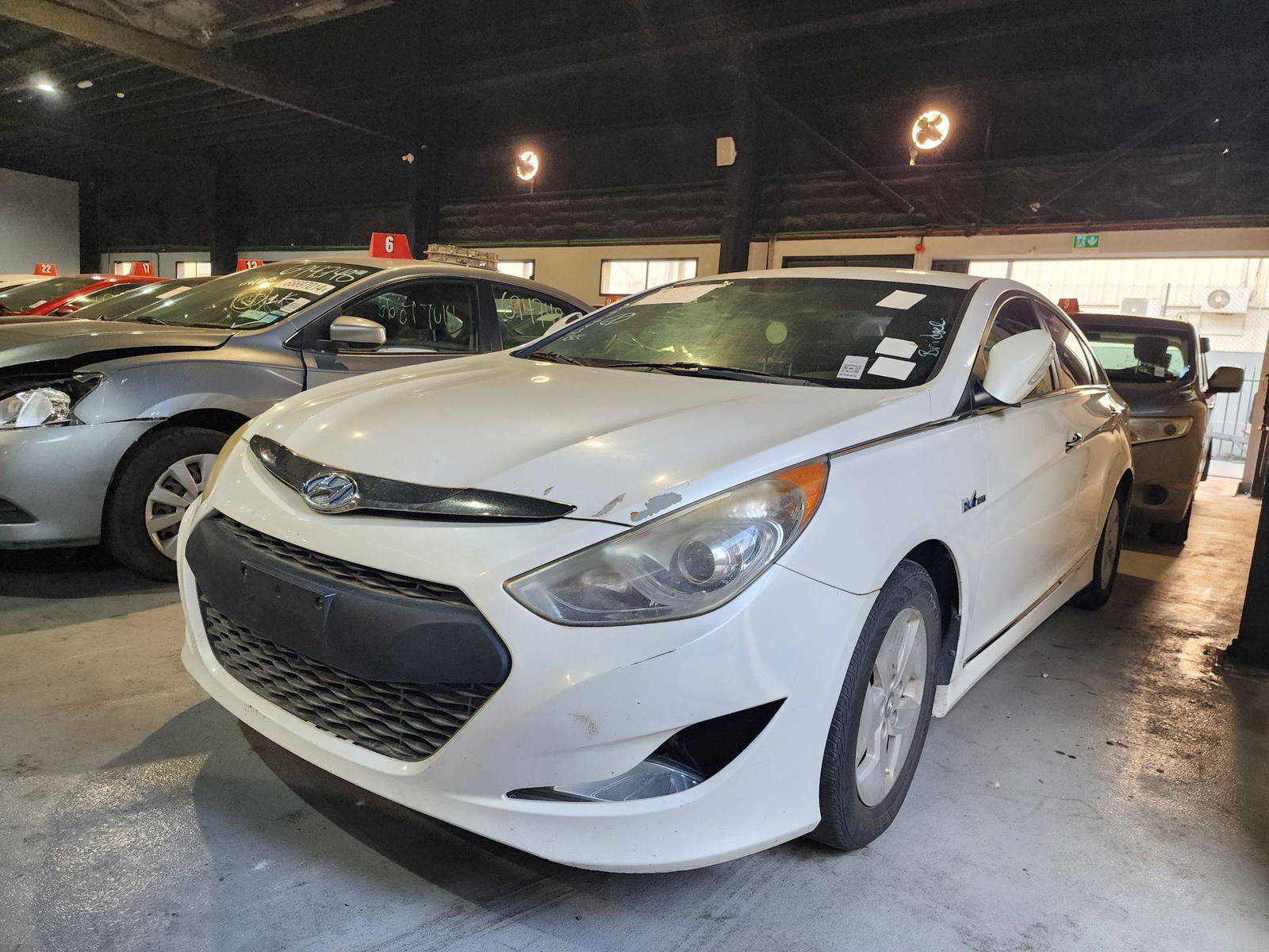 2012 HYUNDAI SONATA — 118594 Miles — Lot 22284 — Al Quoz - Marhaba Auctions Used Cars - Image 5