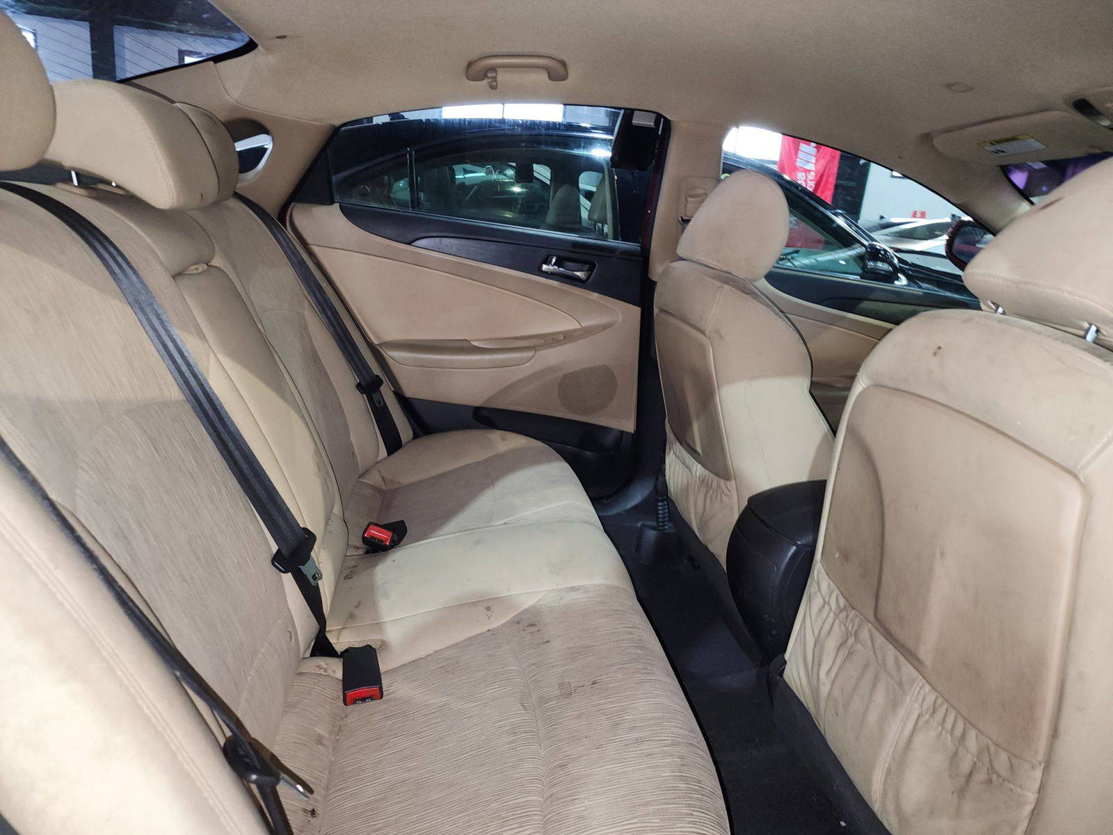2014 HYUNDAI SONATA — 197621 Miles — Lot 39313319 — Al Quoz - Marhaba Auctions Used Cars - Image 6