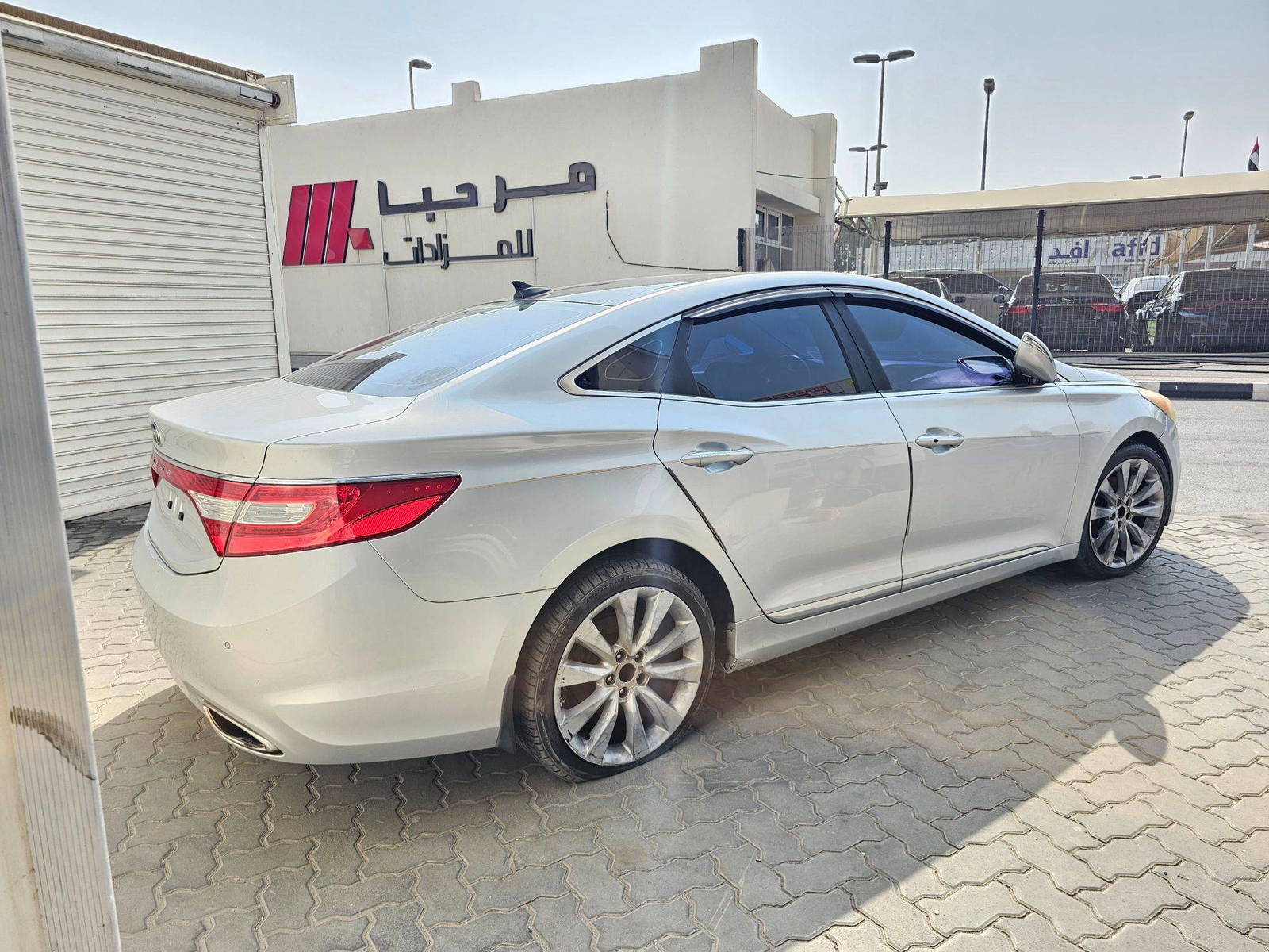 2013 HYUNDAI AZERA — 173515 Miles — Lot G8DA213103 — Souq - Marhaba Auctions Used Cars - Image 5
