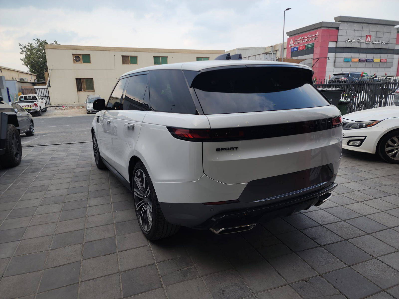 2024 LAND ROVER RANGE ROVER SPORT — 20109 Miles — Lot 52295685 — Al Quoz - Marhaba Auctions Used Cars - Image 6