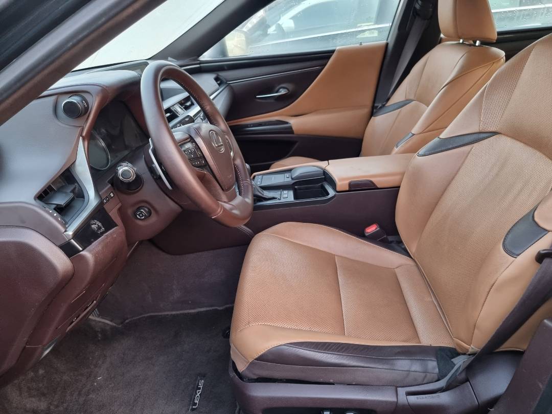 2019 LEXUS ES 300H — 76382 KM — Lot 124587 — Ind. 12 - Marhaba Auctions Used Cars - Image 8