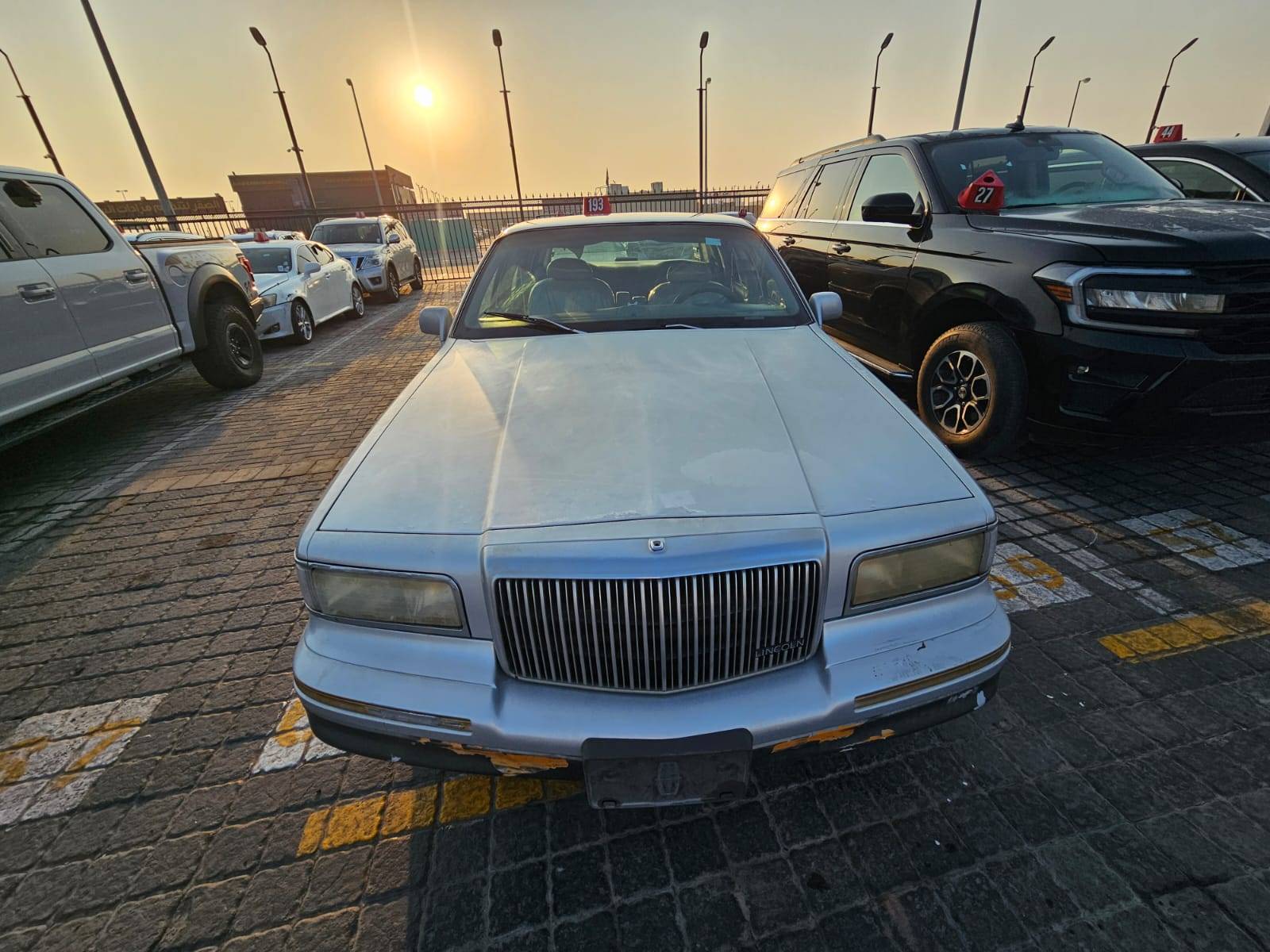 1995 LINCOLN TOWN — Lot SY609823 - Marhaba Auctions Used Cars - Image 3