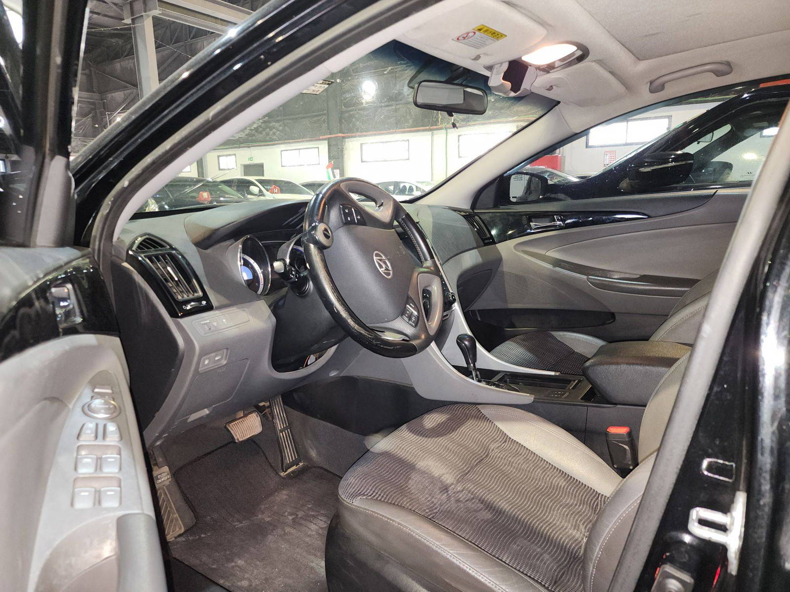 2010 HYUNDAI SONATA — 171309 KM — Lot 77082 — Souq - Marhaba Auctions Used Cars - Image 9