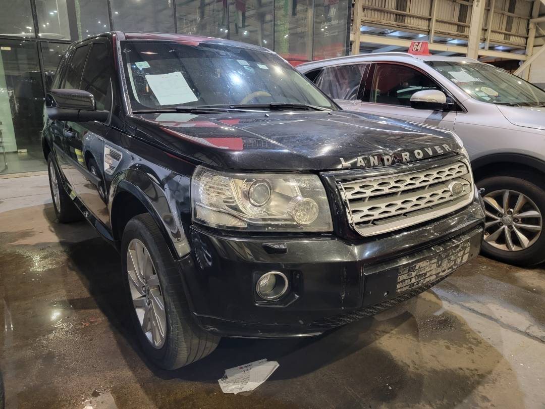 2014 LAND ROVER LR2 — 175563 KM — Lot EH396465 — Main - Marhaba Auctions Used Cars - Image 4